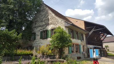 Wohnhaus mit Scheune<br>Arboldswil